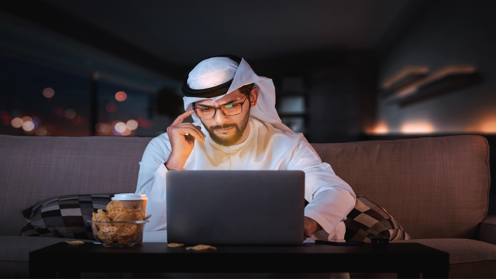 38% of Professionals Want to Move to Full-time Remote Working in the Middle East - Featured Image | MEA Markets