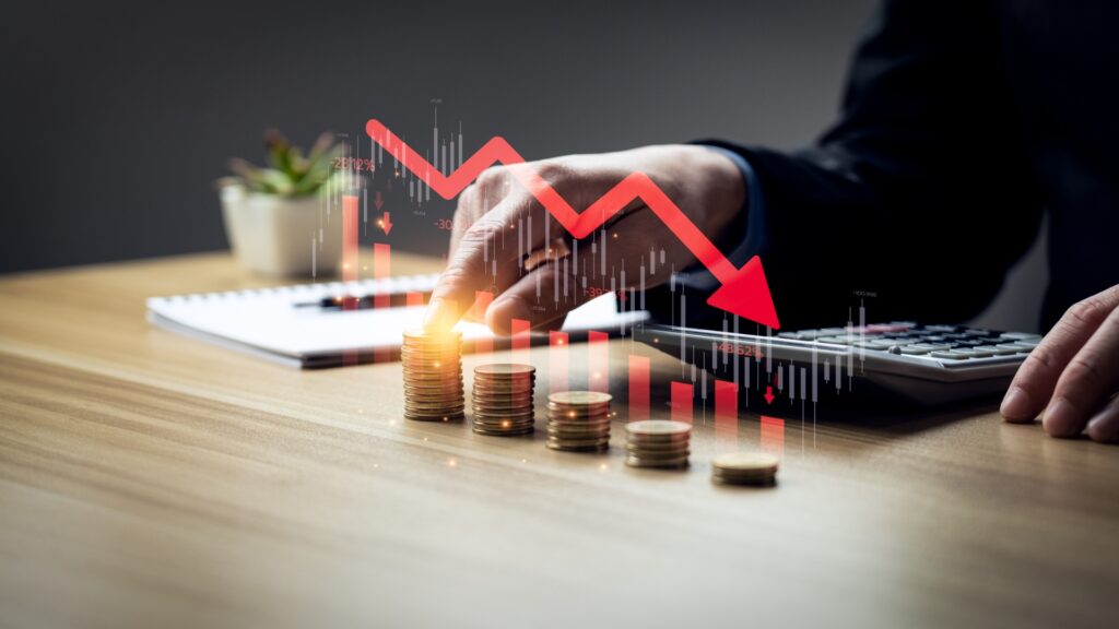 Post Thumbnail - Mobile Trading vs. Desktop Trading: A Full Comparison of User Experience and Functionality